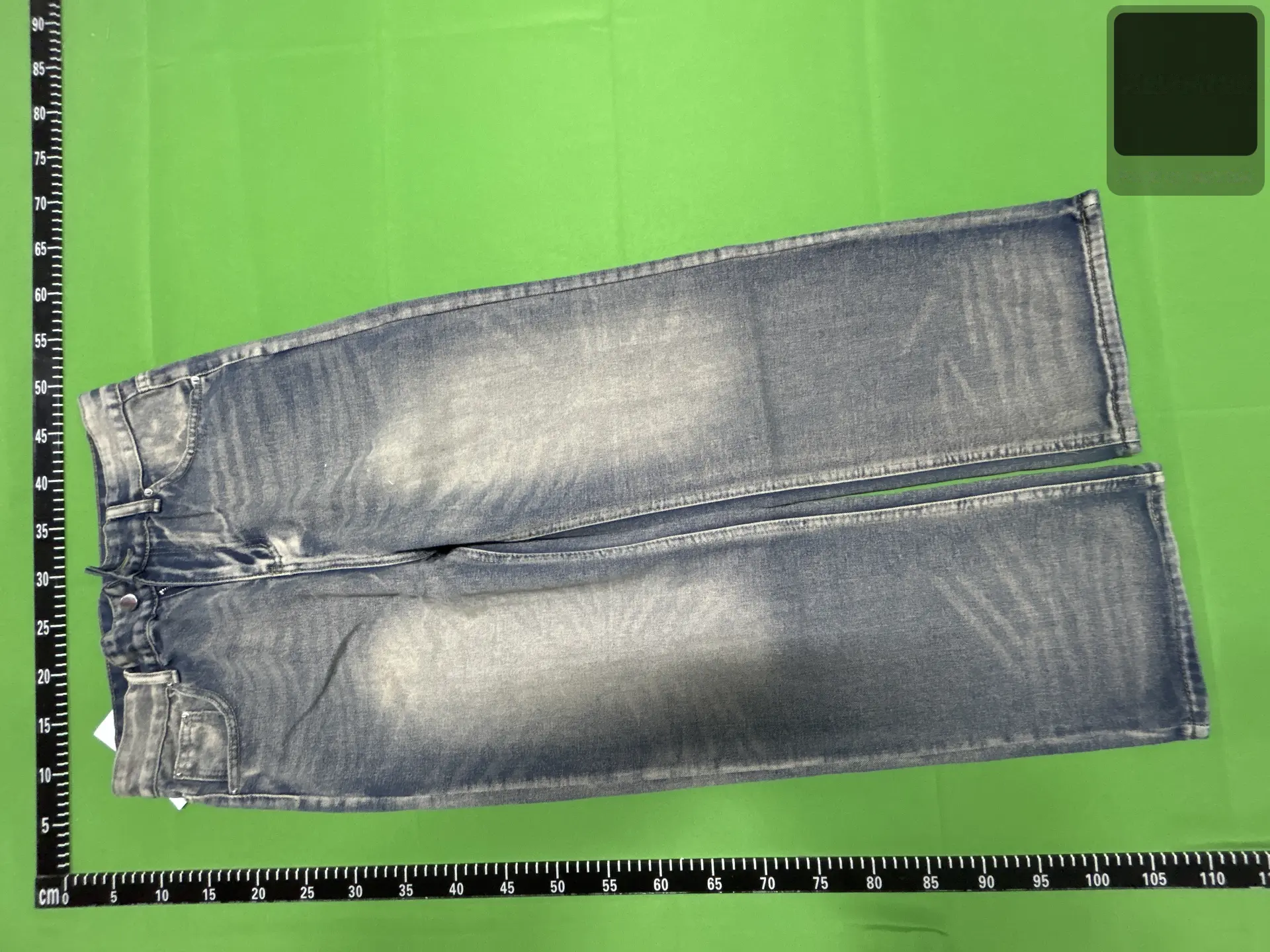 Vintage-Wash Relaxed Flared Jeans -2