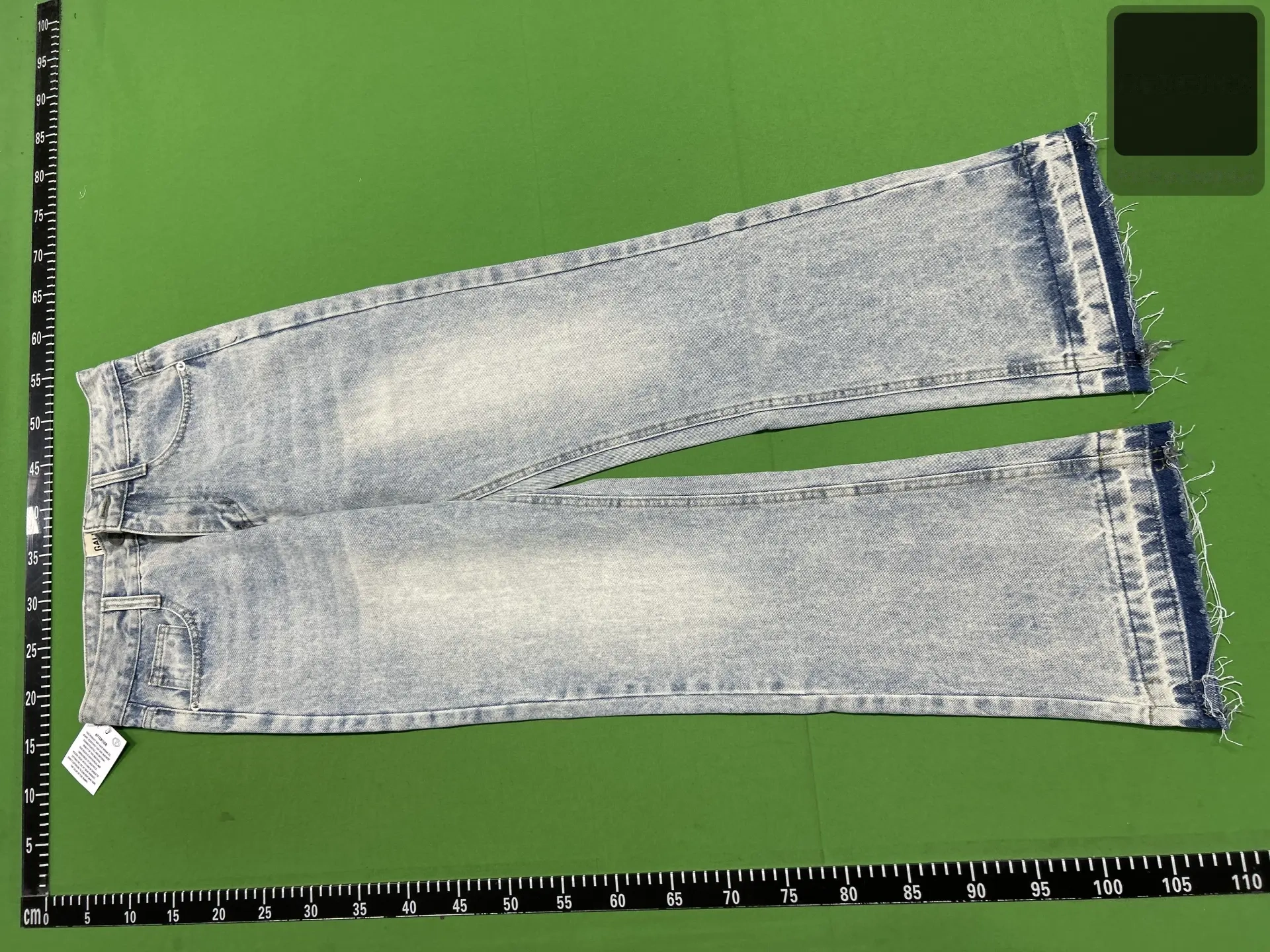 Light-Wash Straight-Leg Jeans -3