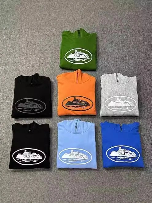 Oval-Graphic Hoodie and Sweatp