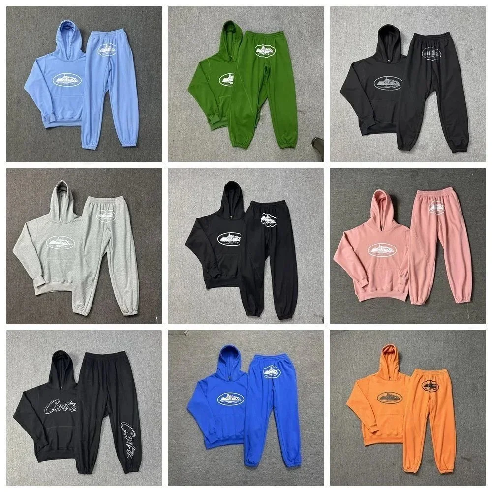 Oval-Graphic Hoodie and Sweatp
