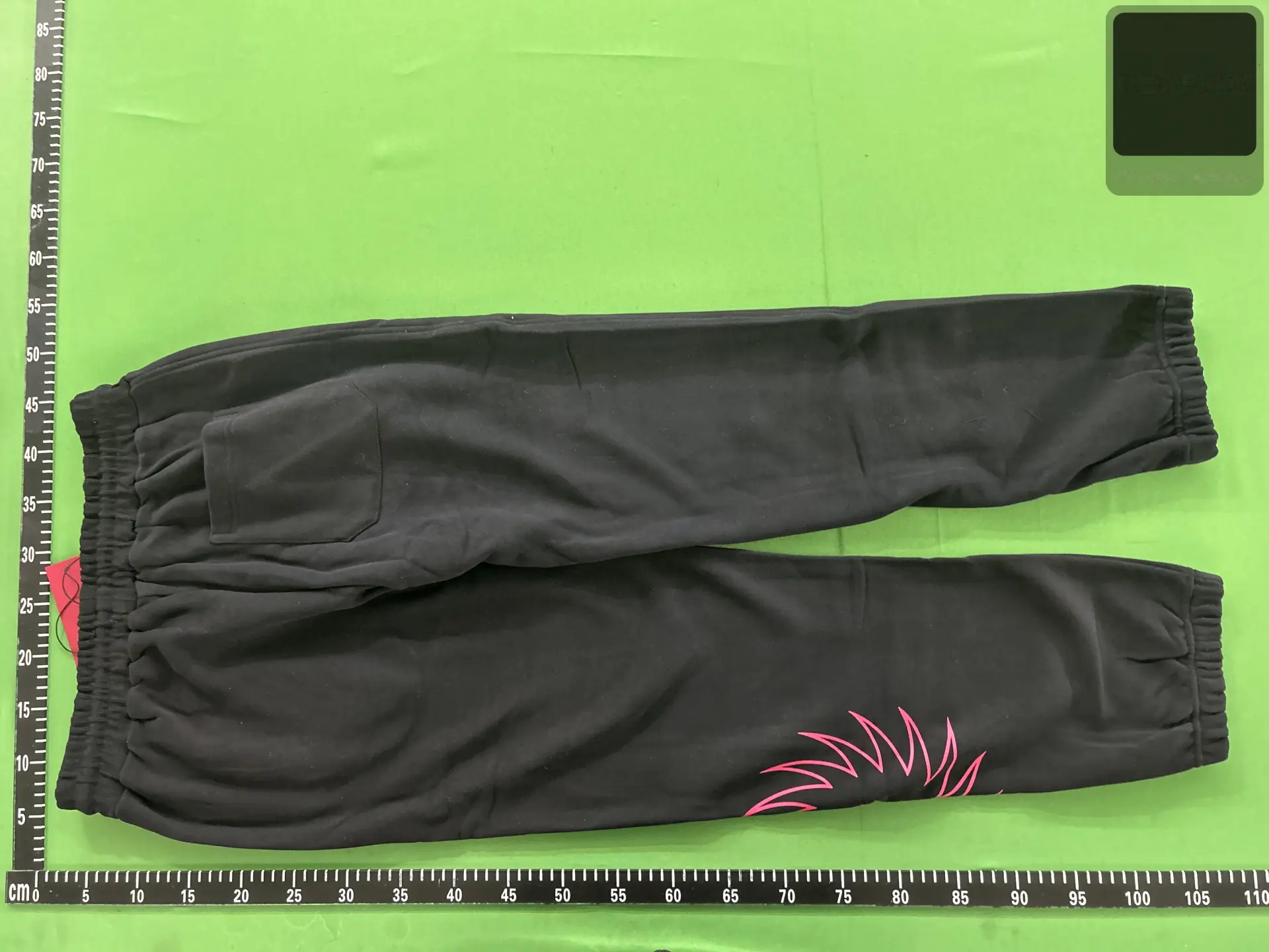 Graphic Cuffed Sweatpants -3