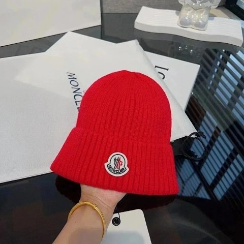 Badge Ribbed Beanie