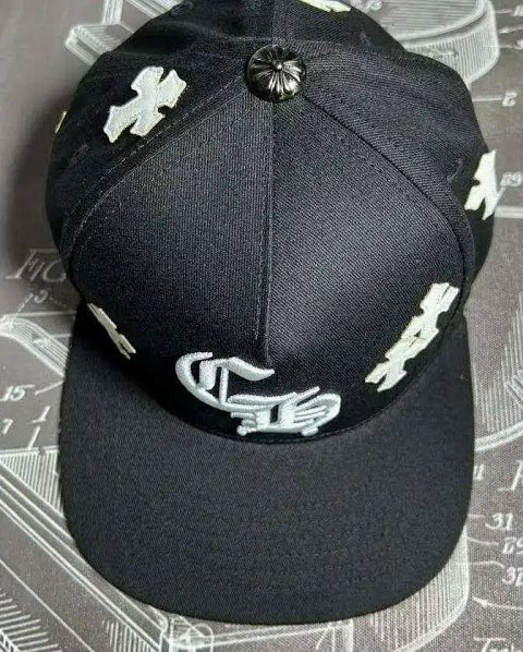Cross Detail Trucker Cap Colle