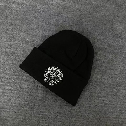 Emblem Ribbed Beanie