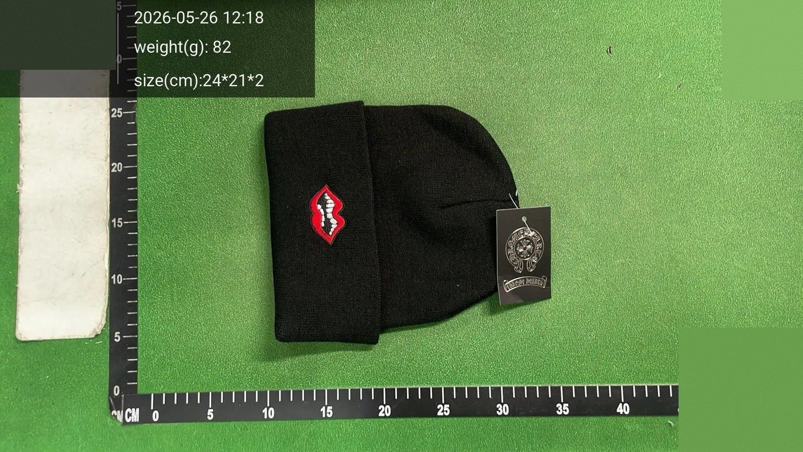 Emblem Ribbed Beanie -4